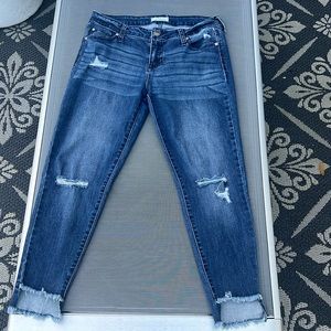 ELAN Frayed & Cropped Dark Wash Jeans. Size M.